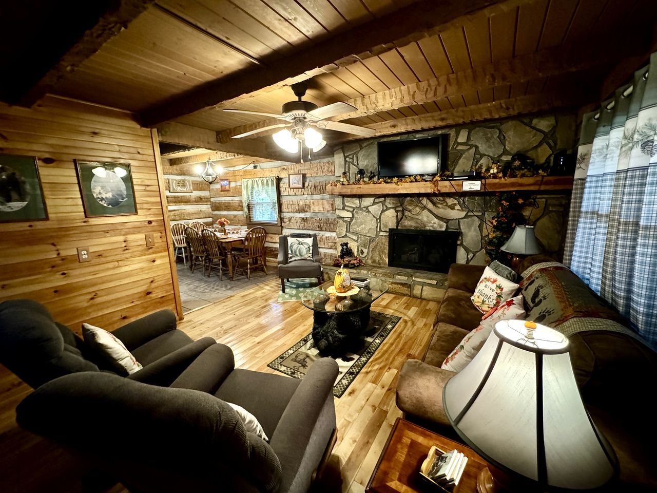 Impressive Log Cabin with Fire Pit, Game Room and Hot-tub in Sevierville, Tennessee