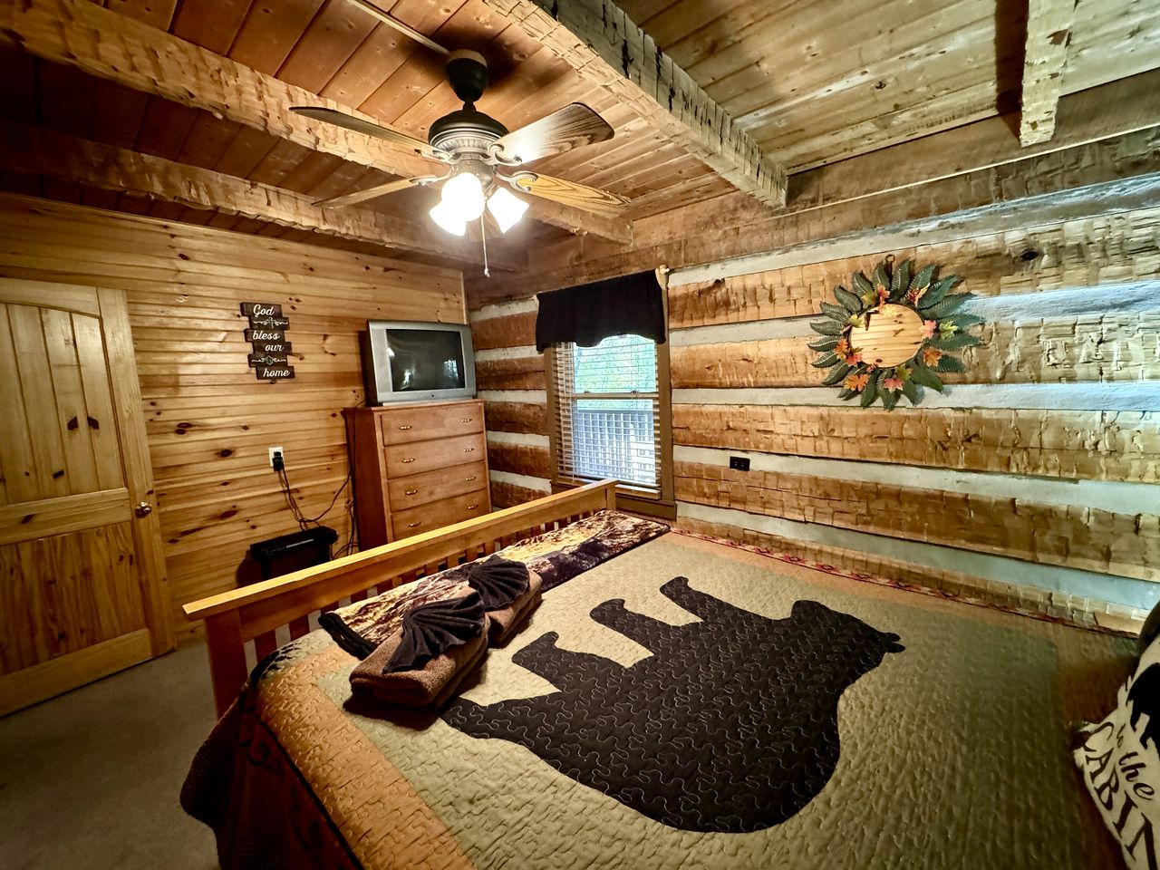 Impressive Log Cabin with Fire Pit, Game Room and Hot-tub in Sevierville, Tennessee
