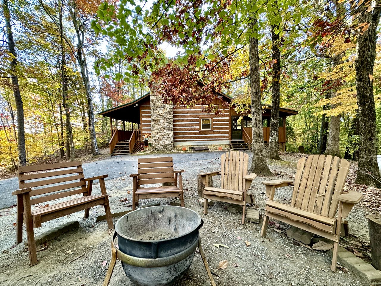 Impressive Log Cabin with Fire Pit, Game Room and Hot-tub in Sevierville, Tennessee
