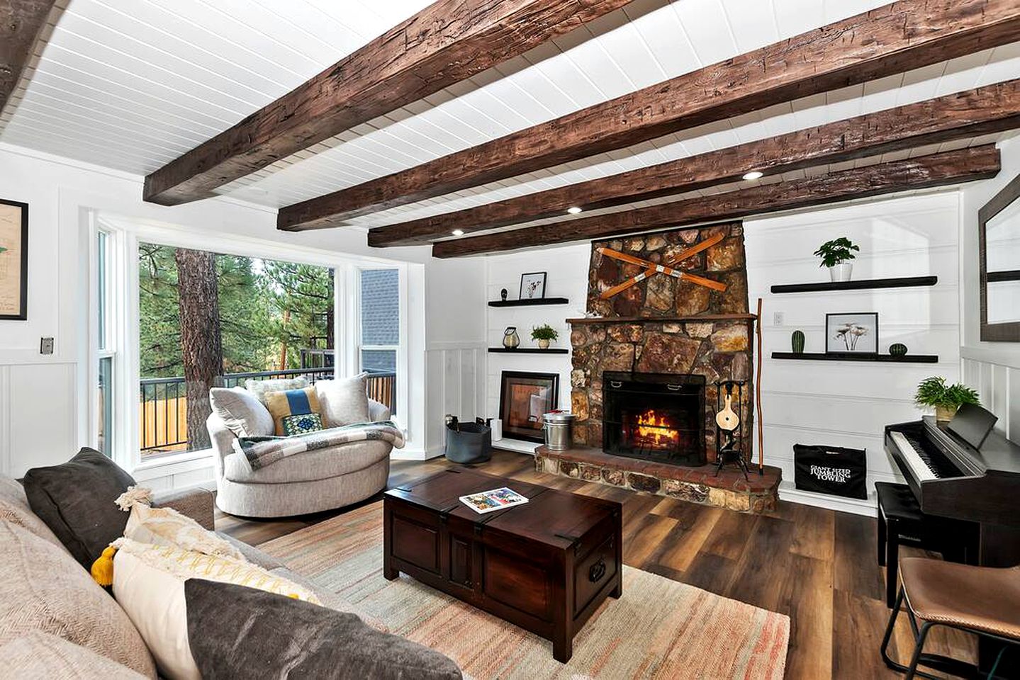 Stunning Cabin with Hot-Tub Fantastic for Outdoor Activities in Big Bear Lake, California