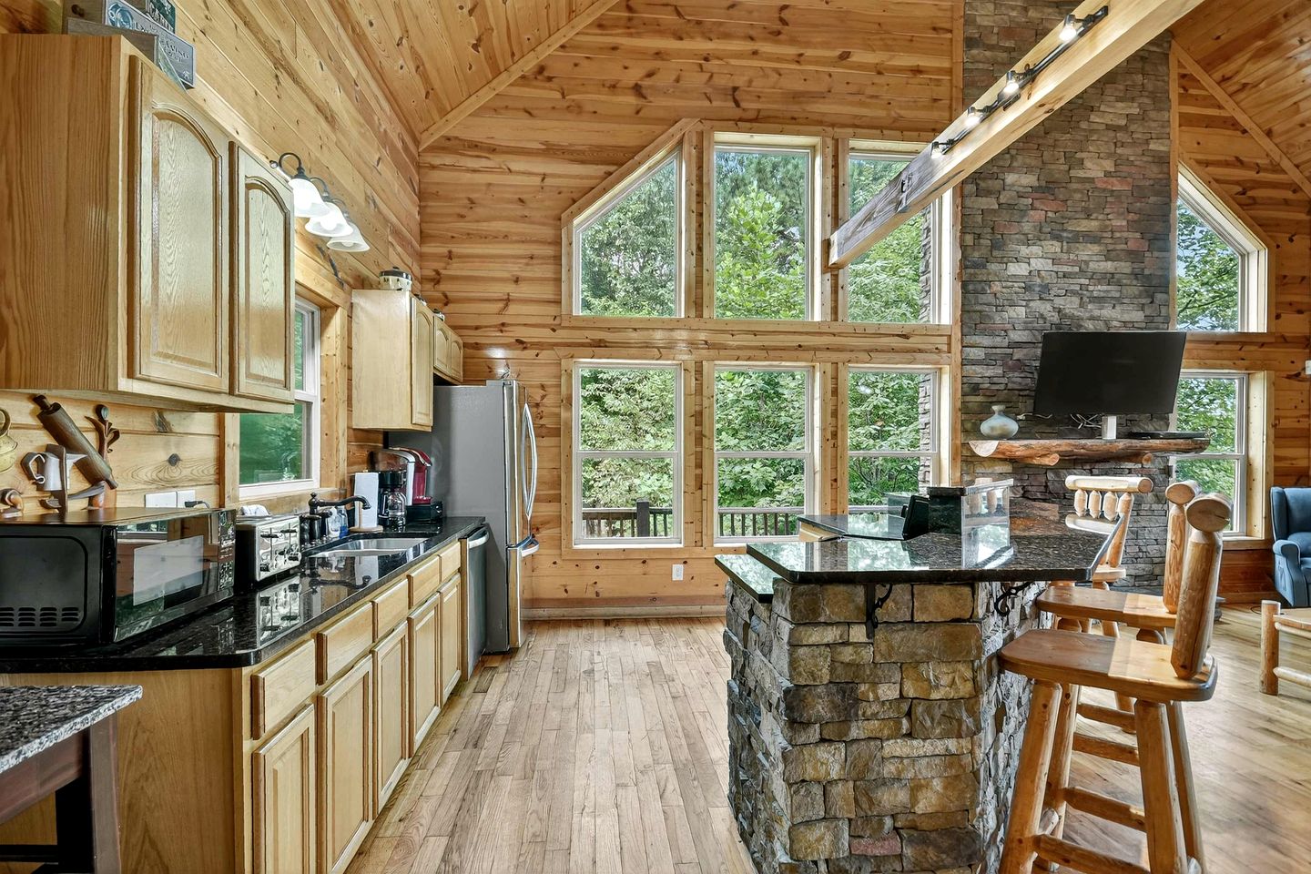 Lush Mountaintop Cabin Haven near Chattahoochee River in Georgia