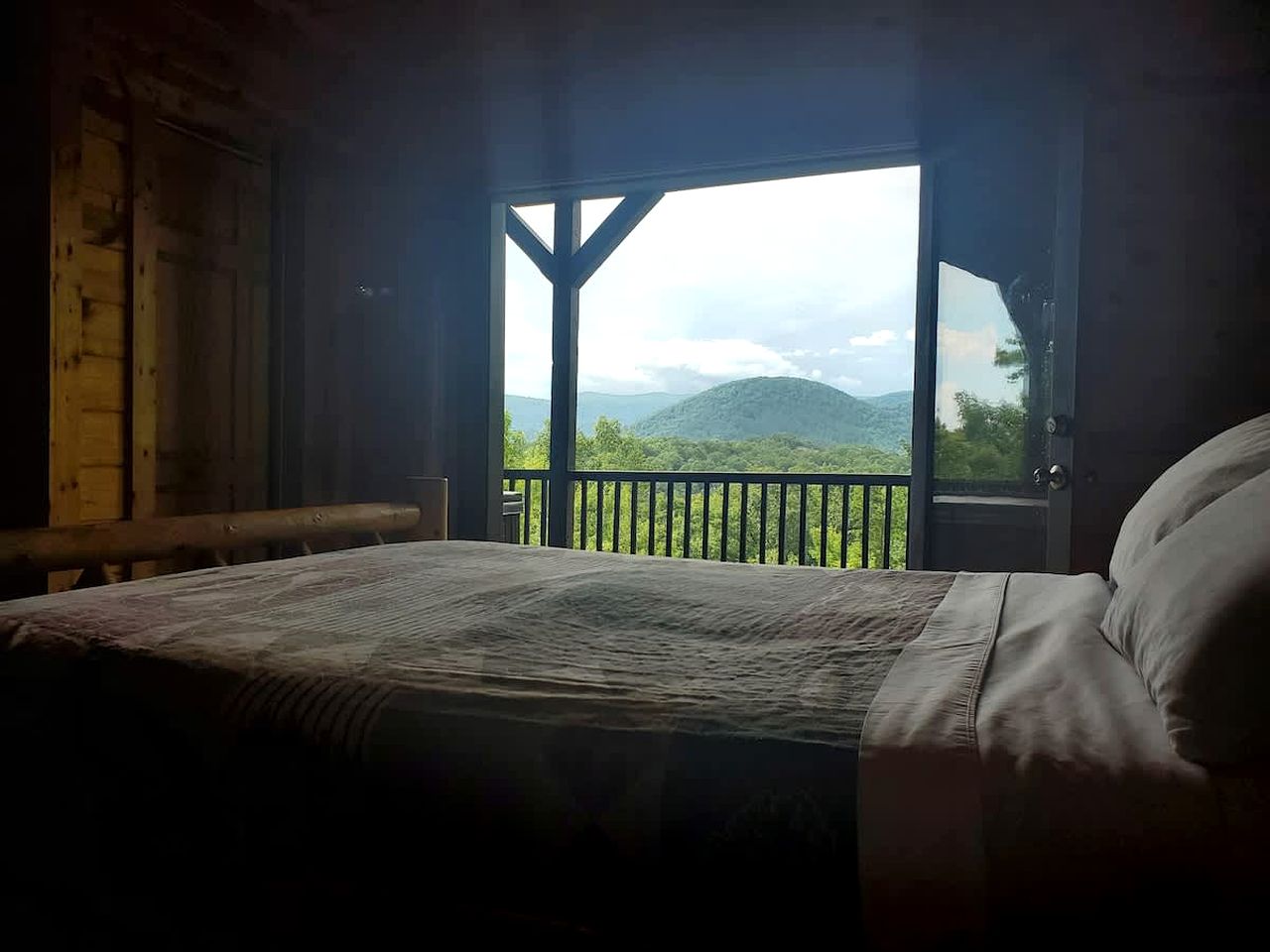 Lush Mountaintop Cabin Haven near Chattahoochee River in Georgia