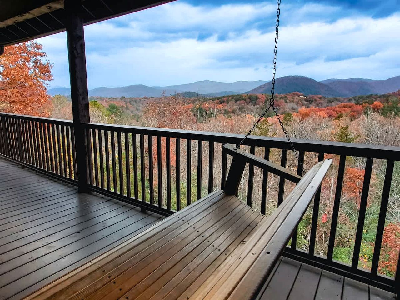 Lush Mountaintop Cabin Haven near Chattahoochee River in Georgia
