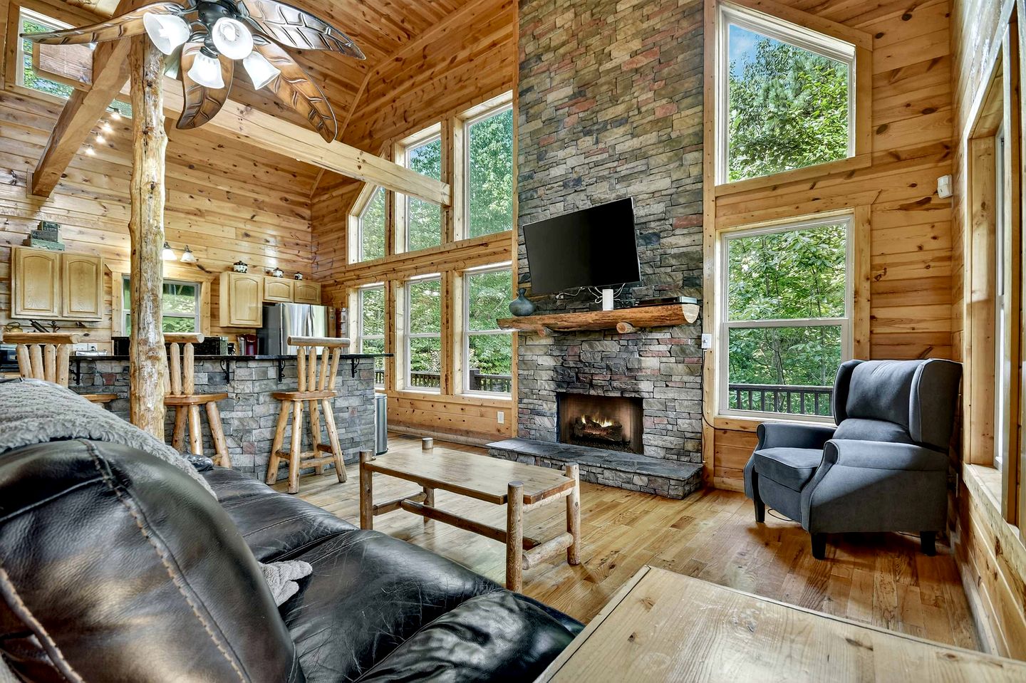 Lush Mountaintop Cabin Haven near Chattahoochee River in Georgia