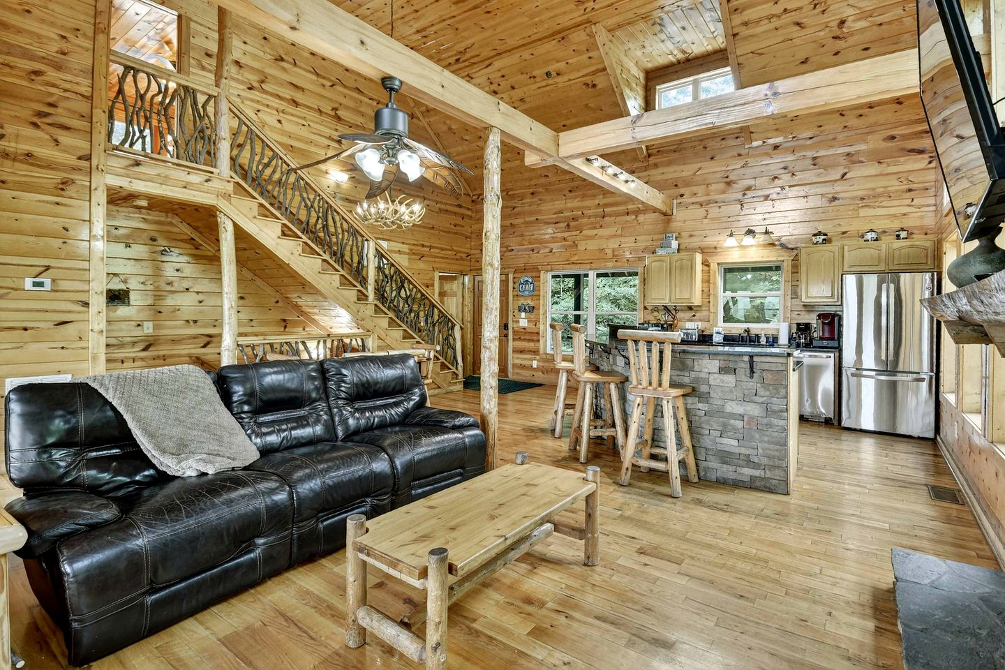 Lush Mountaintop Cabin Haven near Chattahoochee River in Georgia
