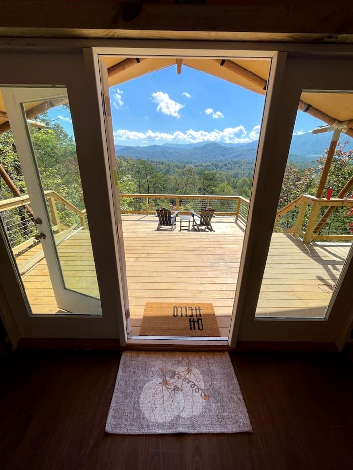 Luxury Safari Tent Near Great Smoky Mountains National Park, Tennessee