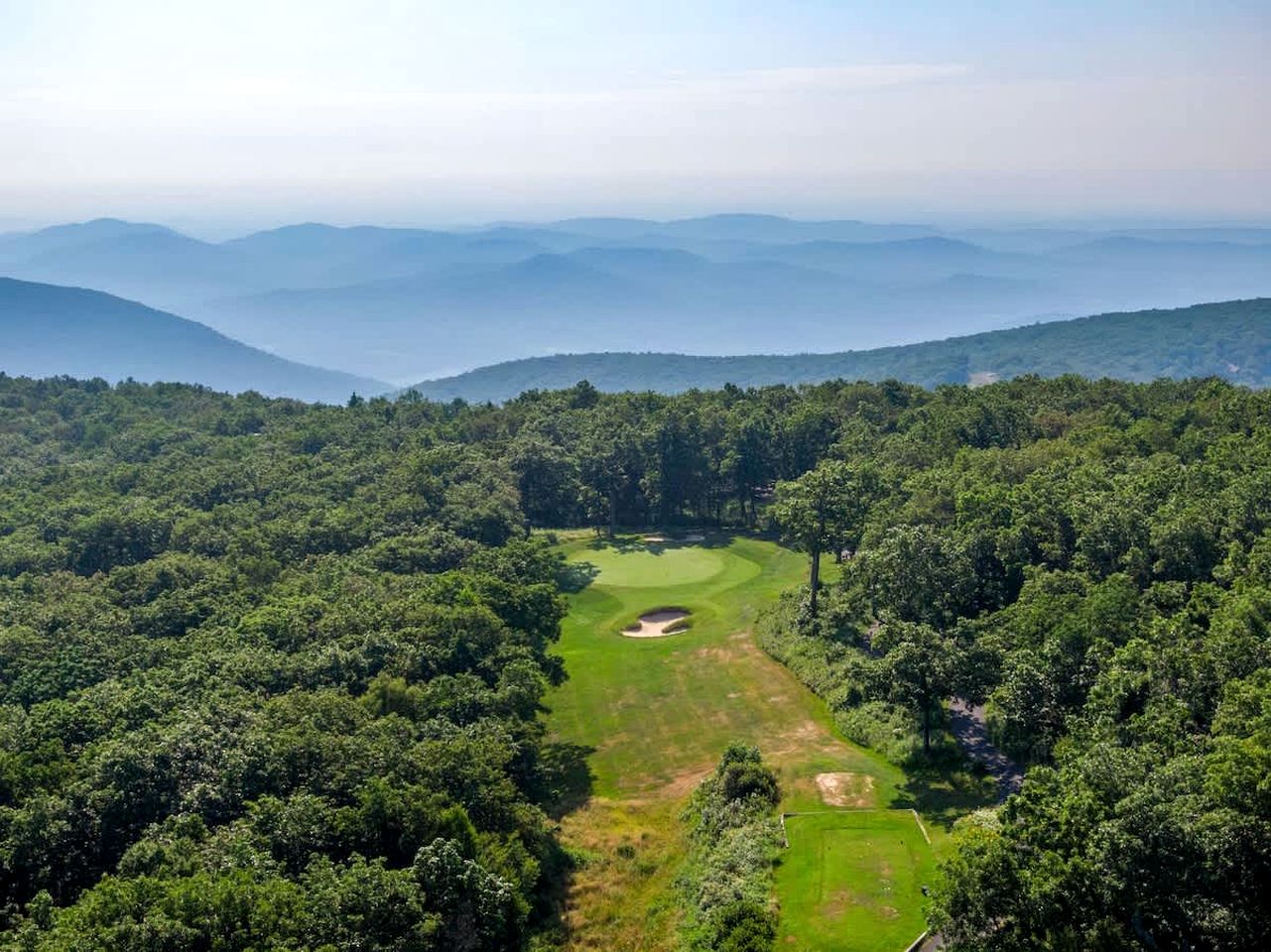 Scenic Ski-In/Ski-Out Mountain Retreat Near Wintergreen Resort, Wintergreen VA