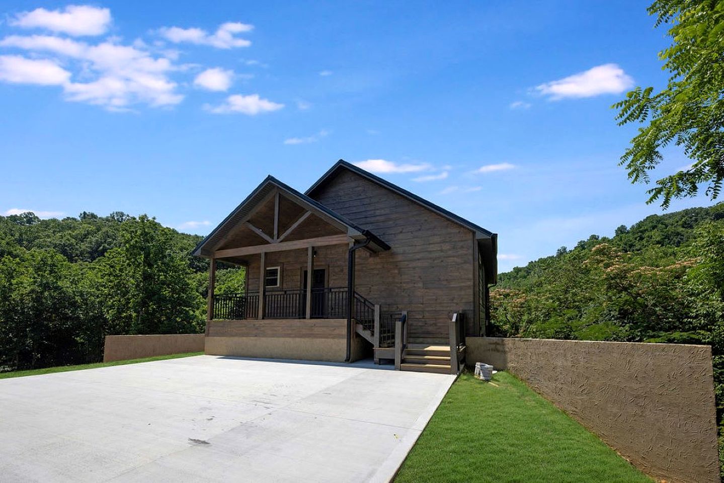 Modern Luxury Cabin with Hot Tub near Winfield Dunn Pkwy in Sevierville, TN