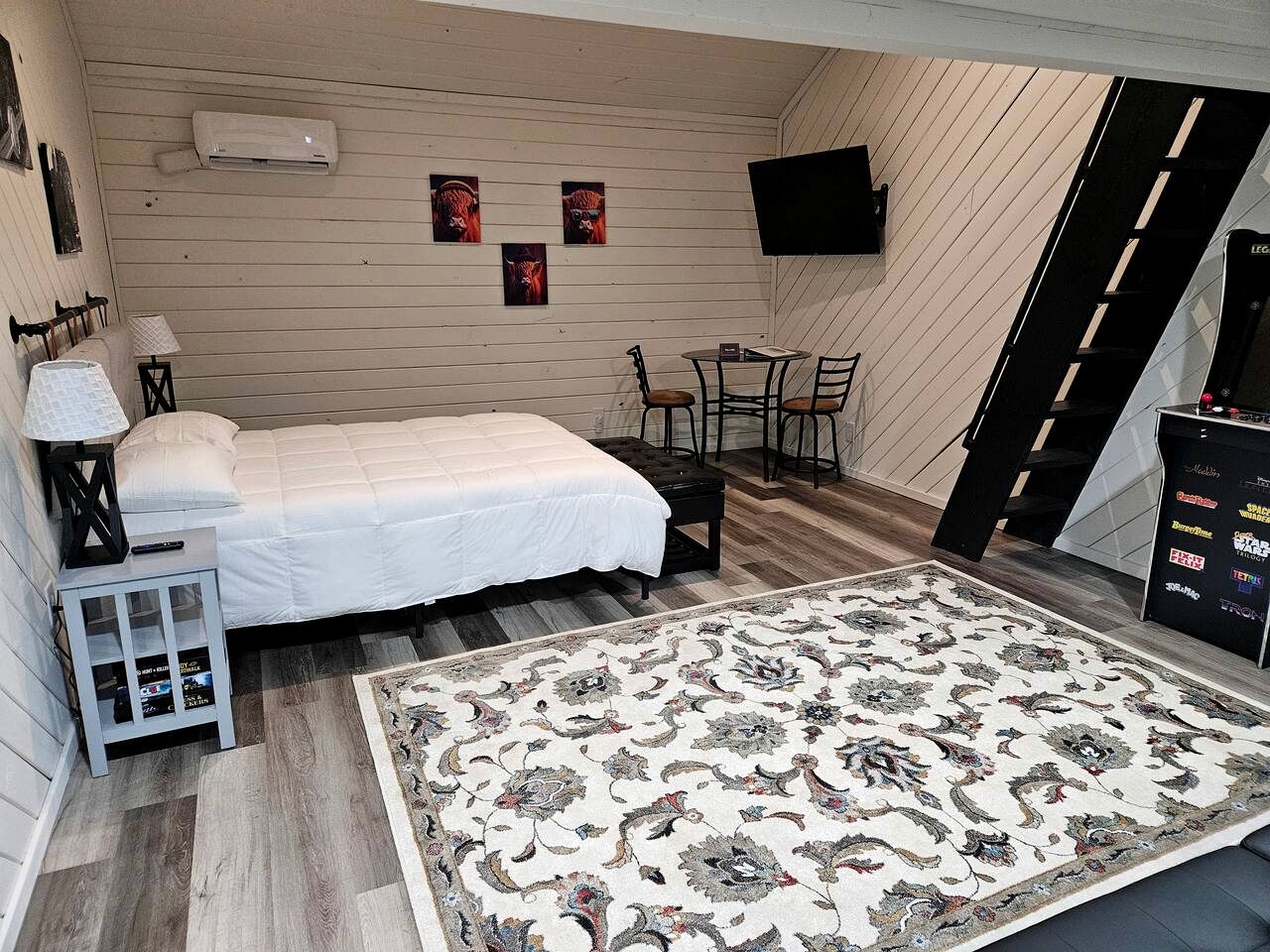 Newly Built Modern Cottage with New England Charm, near the Draper Mountain Trail System