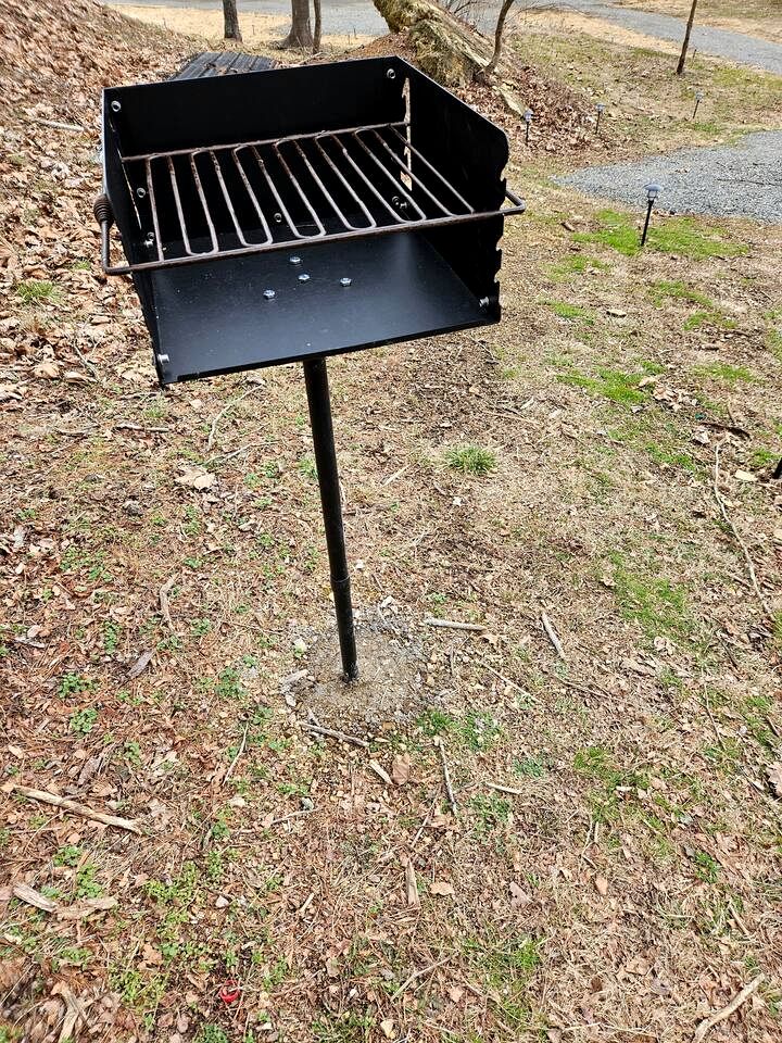 Newly Built Modern Cottage with New England Charm, near the Draper Mountain Trail System