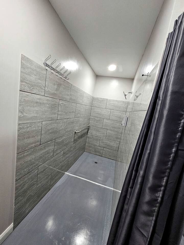 Newly Built Modern Cottage with New England Charm, near the Draper Mountain Trail System