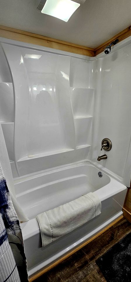 Newly Renovated Cabin with Beautiful Hiking Trails in Maine