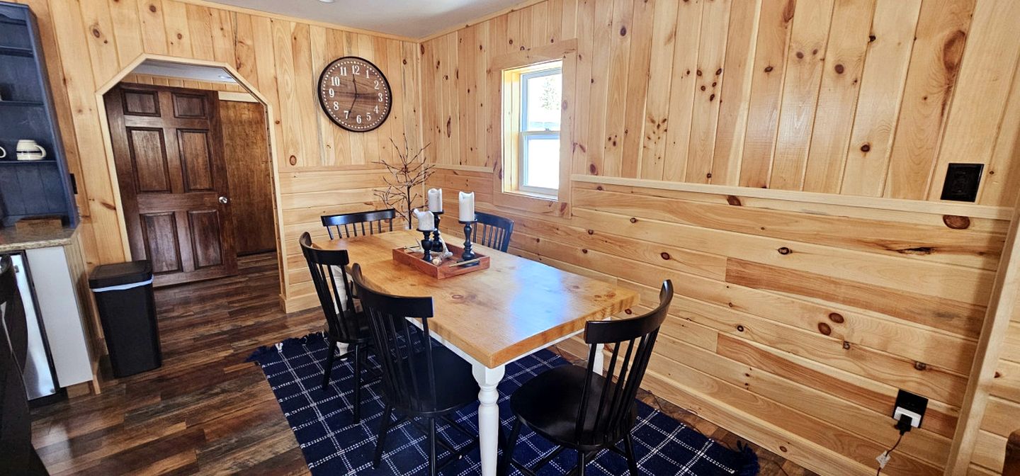 Newly Renovated Cabin with Beautiful Hiking Trails in Maine
