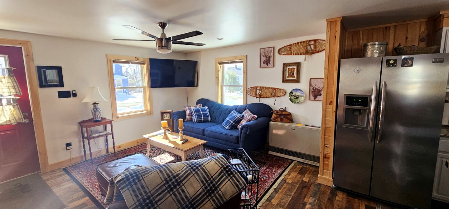 Newly Renovated Cabin with Beautiful Hiking Trails in Maine