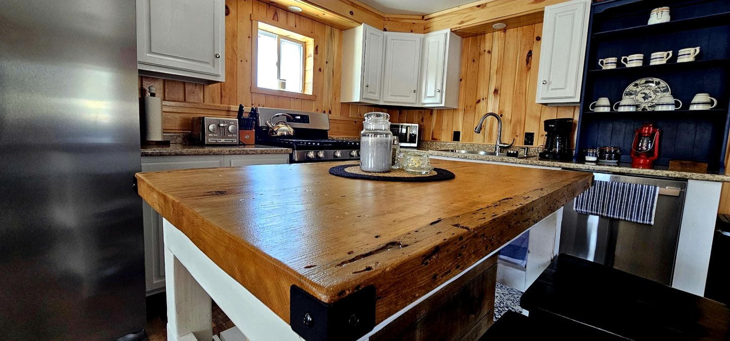 Newly Renovated Cabin with Beautiful Hiking Trails in Maine