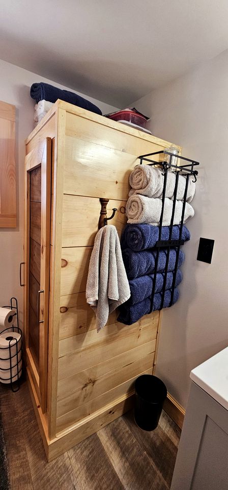 Newly Renovated Cabin with Beautiful Hiking Trails in Maine