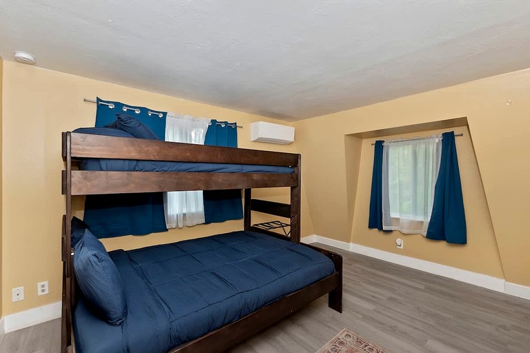 Cabins (United States of America, Big Bear, California)