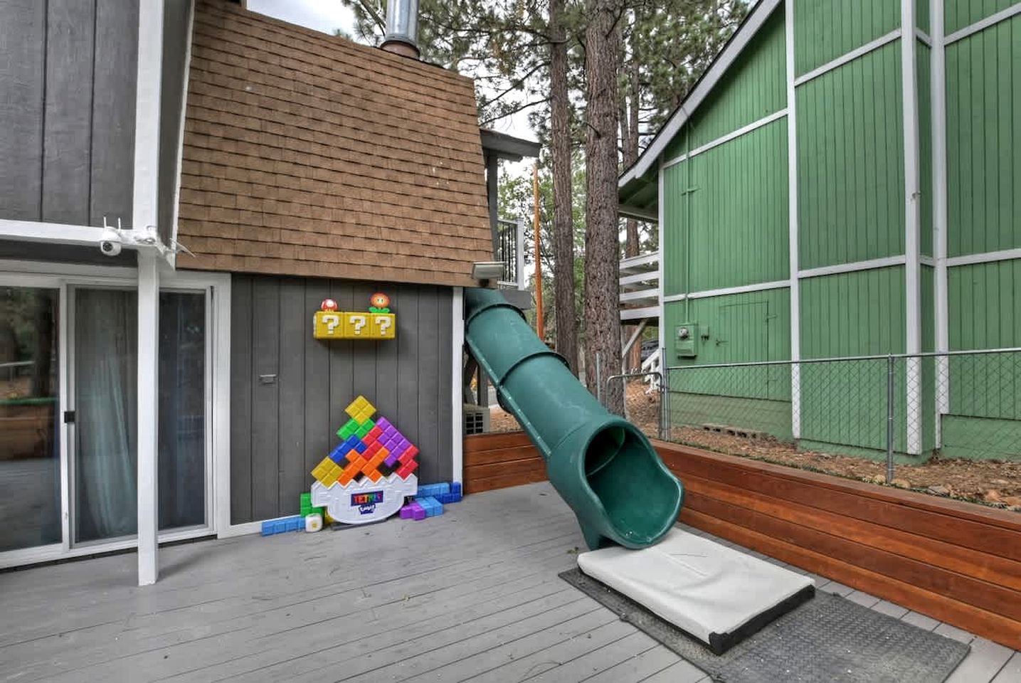 Newly Renovated Mountain Cabin with Epic Kids’ Slide Near Big Bear Lake, California