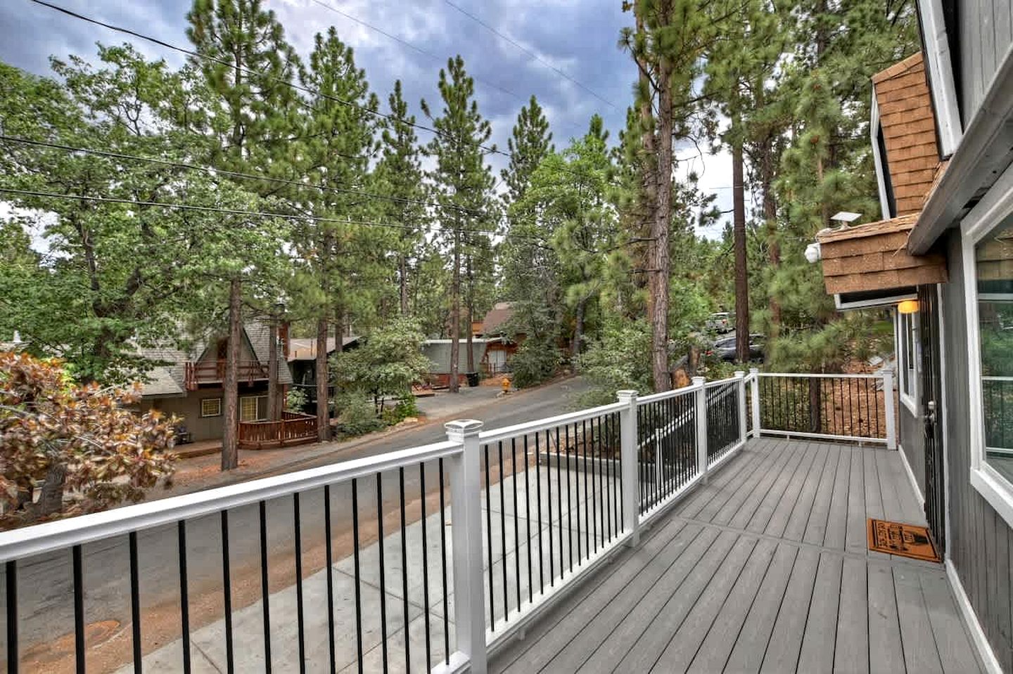 Newly Renovated Mountain Cabin with Epic Kids’ Slide Near Big Bear Lake, California