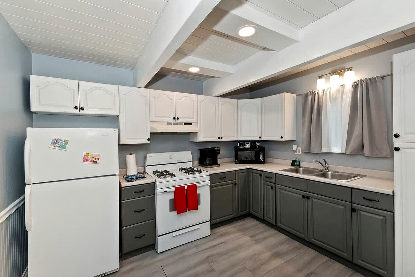 Newly Renovated Mountain Cabin with Epic Kids’ Slide Near Big Bear Lake, California