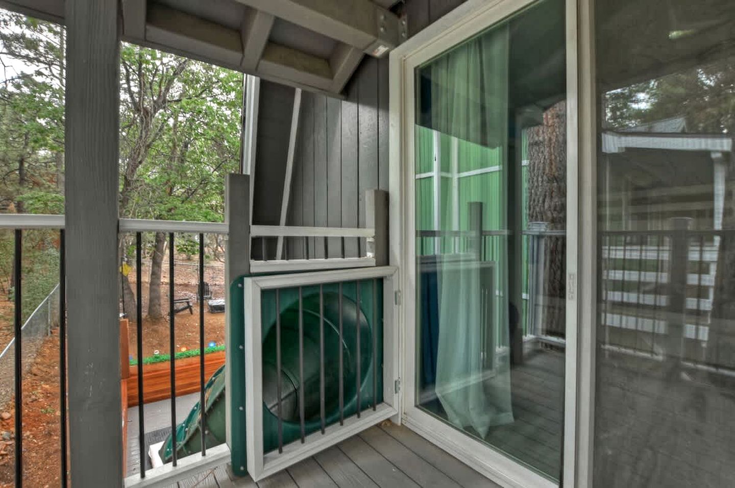 Newly Renovated Mountain Cabin with Epic Kids’ Slide Near Big Bear Lake, California