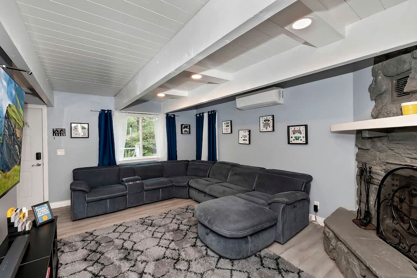 Newly Renovated Mountain Cabin with Epic Kids’ Slide Near Big Bear Lake, California