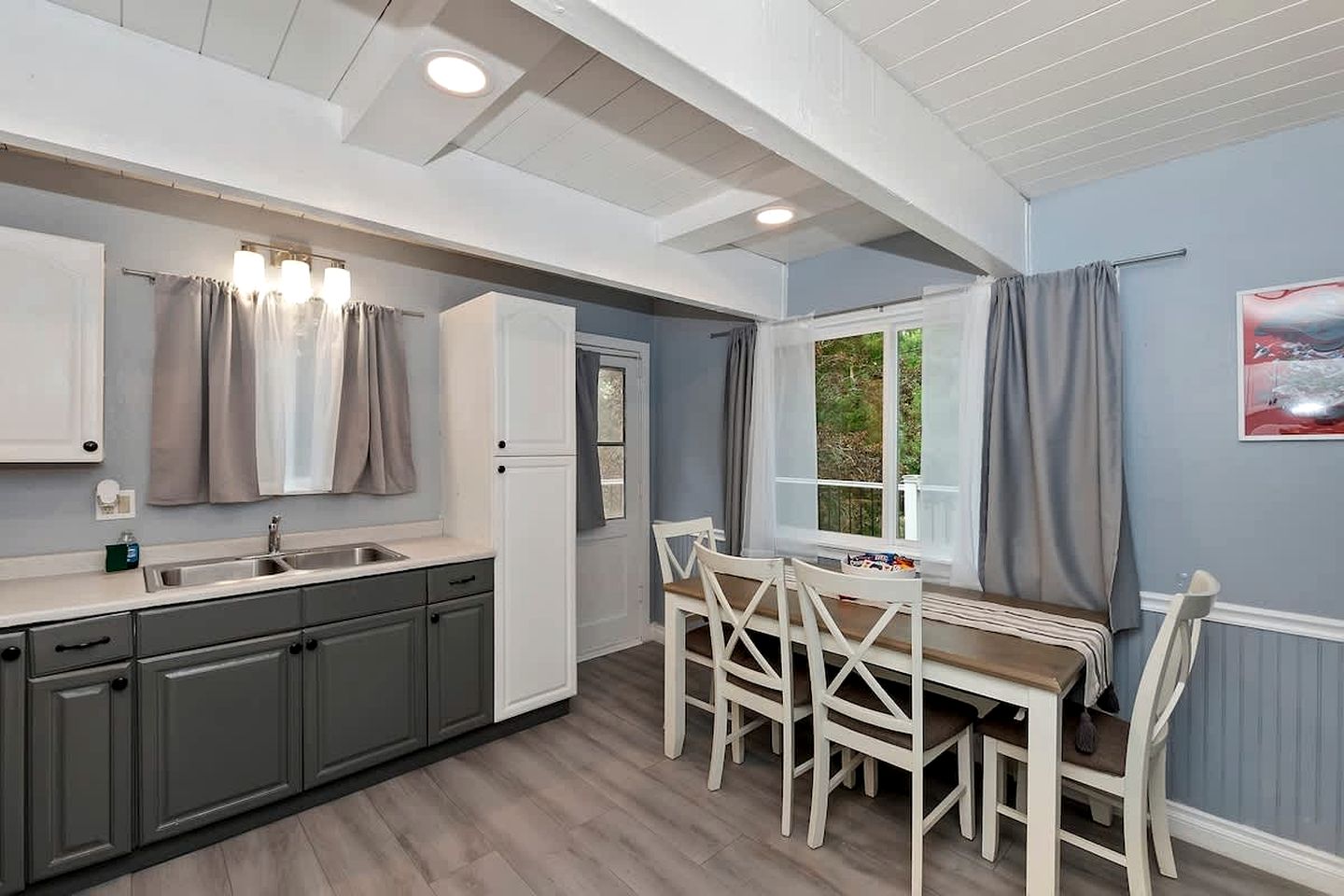 Newly Renovated Mountain Cabin with Epic Kids’ Slide Near Big Bear Lake, California