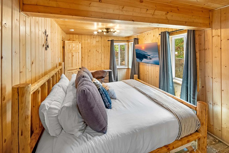Cabins (United States of America, --, California)