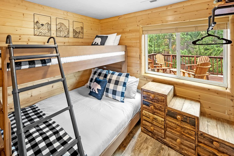 Cabins (United States of America, --, California)