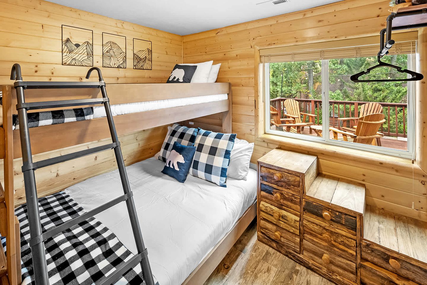 Splendid Cabin with Basket Court, Game Space and Deck in California