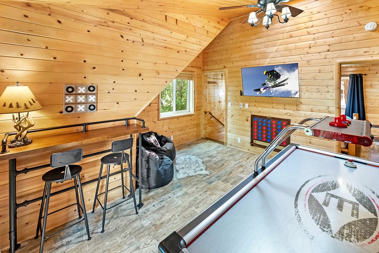 Cabins (United States of America, --, California)