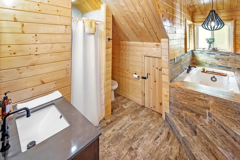 Cabins (United States of America, --, California)