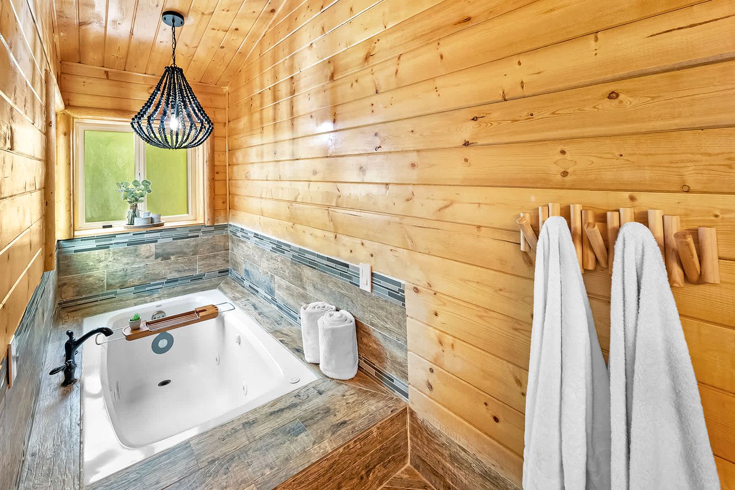 Splendid Cabin with Basket Court, Game Space and Deck in California
