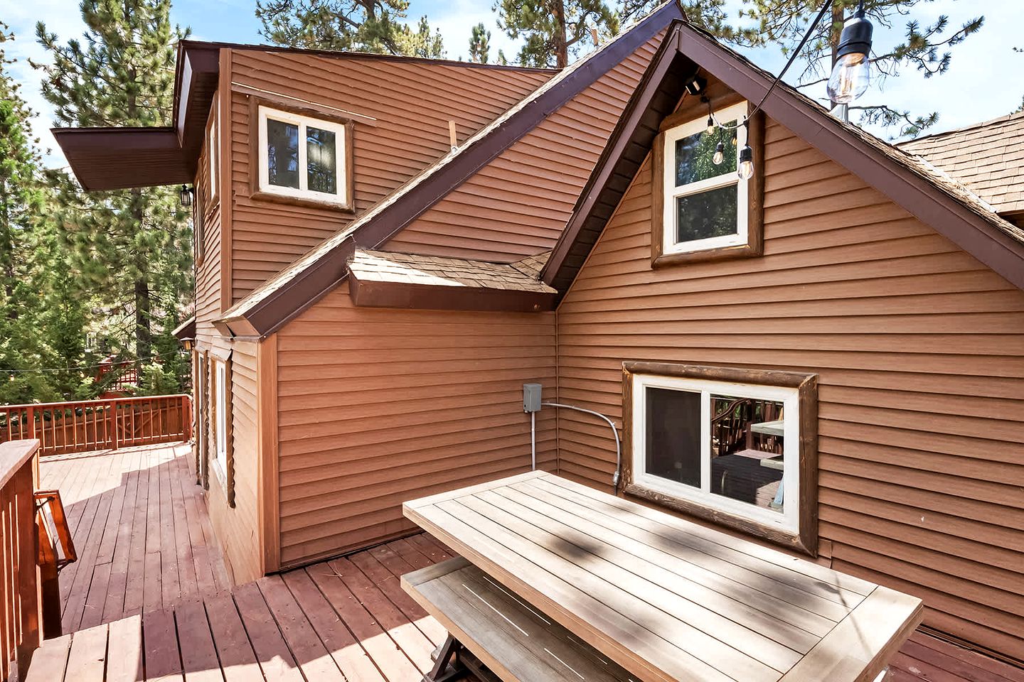 Splendid Cabin with Basket Court, Game Space and Deck in California