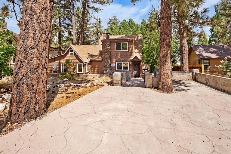 Cabins (United States of America, --, California)