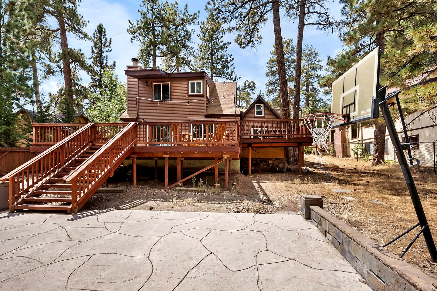 Splendid Cabin with Basket Court, Game Space and Deck in California