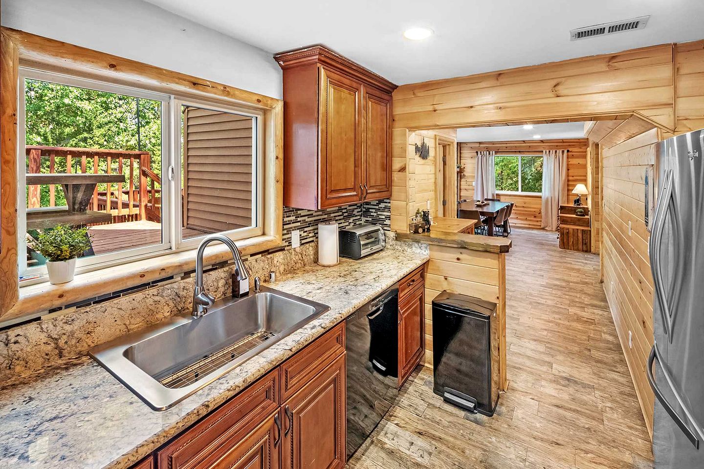 Splendid Cabin with Basket Court, Game Space and Deck in California