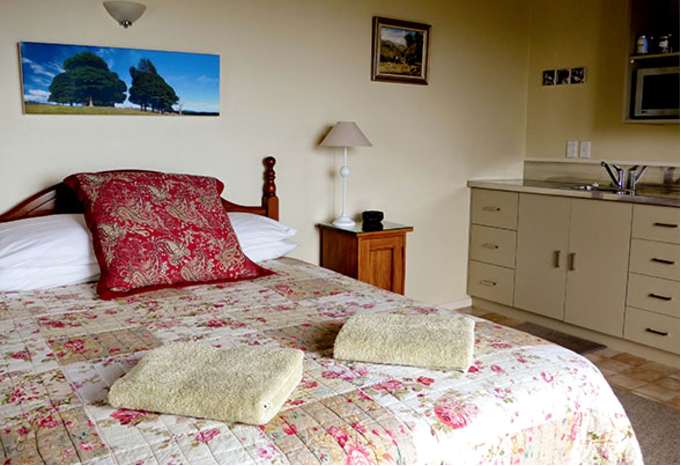 Idyllic Holiday Cottage with Coastal Views near East Cape, New Zealand