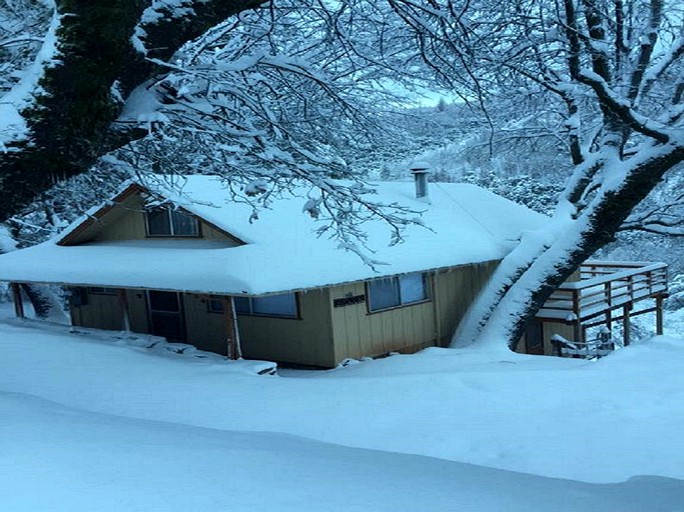 Cabins (Springville, California, United States)