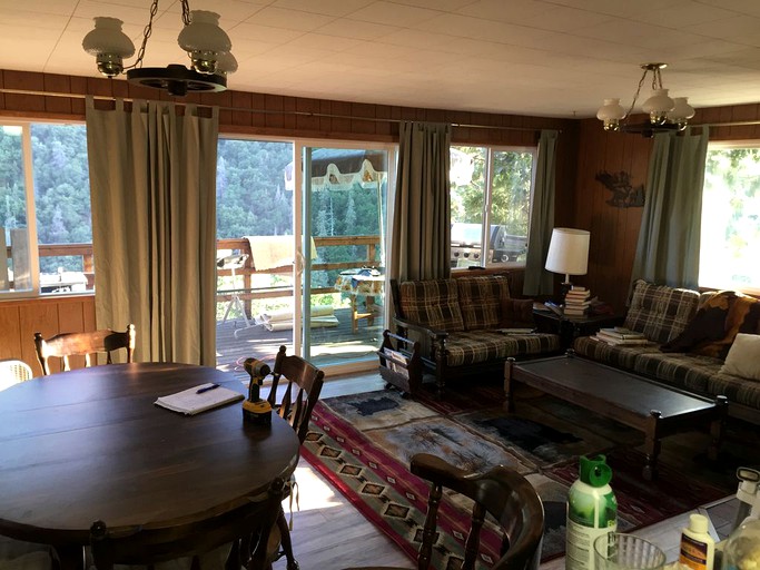 Cabins (Springville, California, United States)