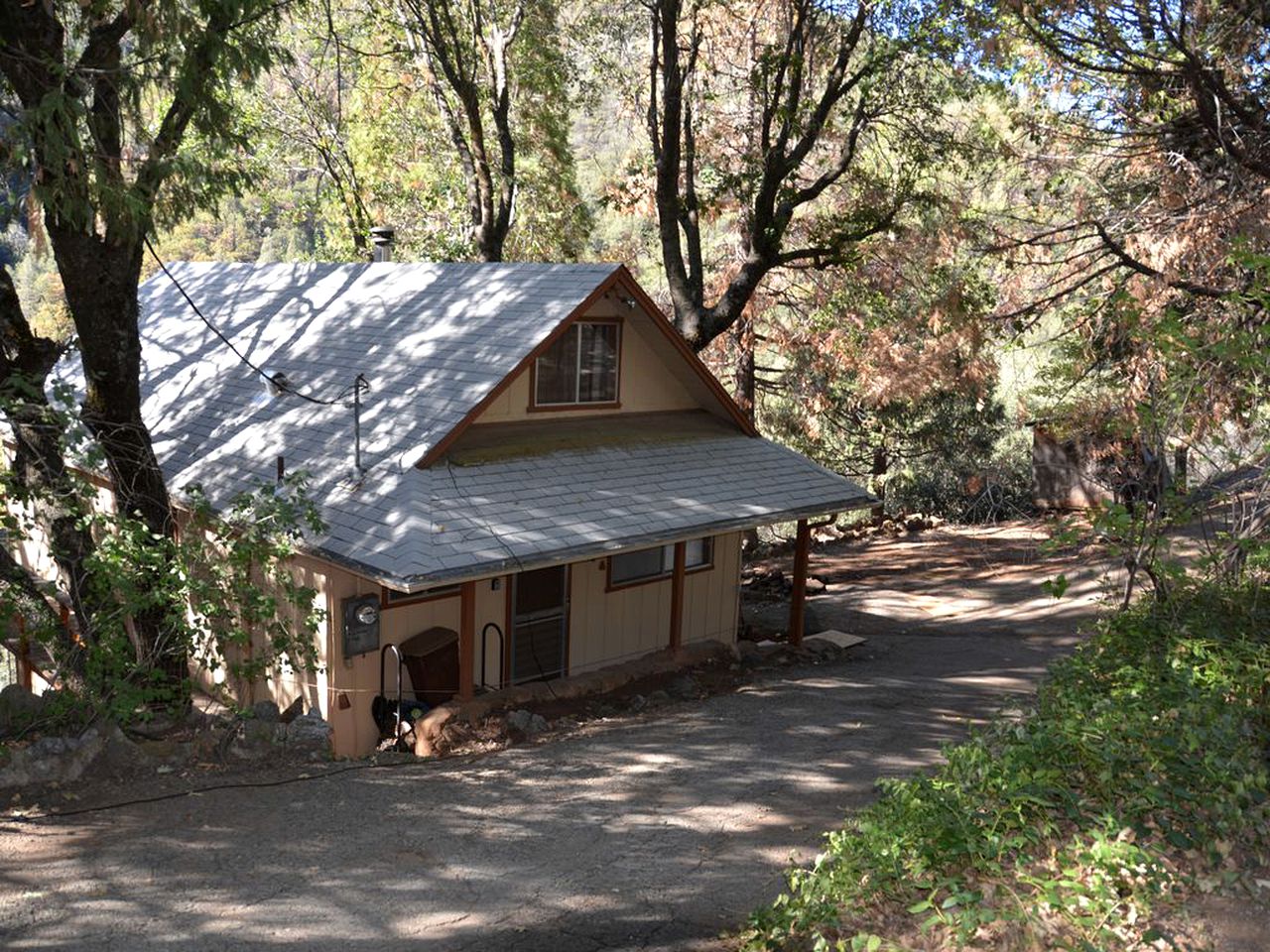 Rustic Cabin Rental with Incredible Views from Deck in Camp Nelson, California