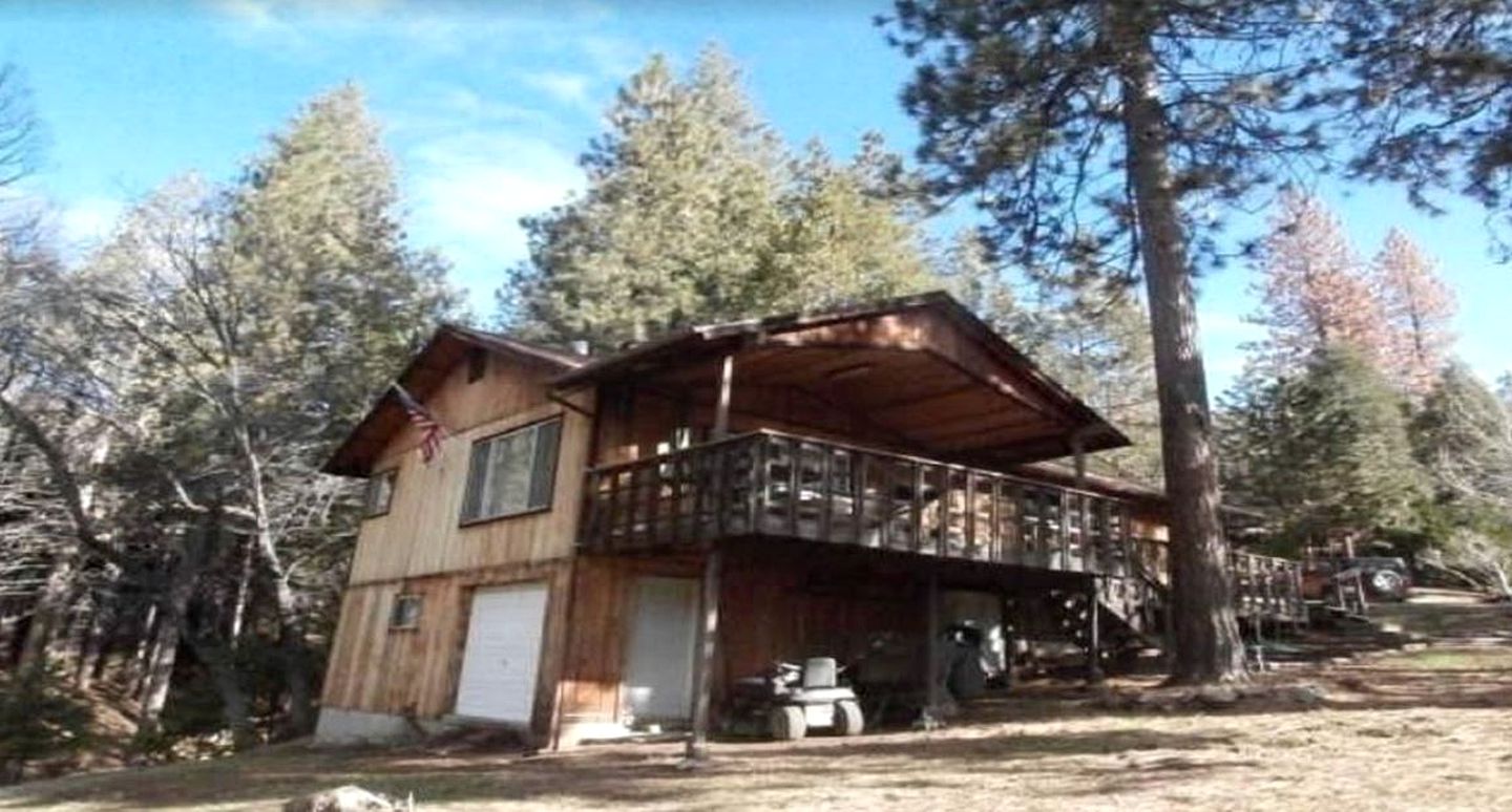 Charming Cabin Rental with Fantastic Views of Slate Mountain near Camp Nelson, California