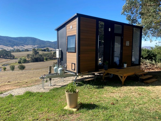 Stunning Tiny House with Fantastic Views in Osbornes Flat, Victoria