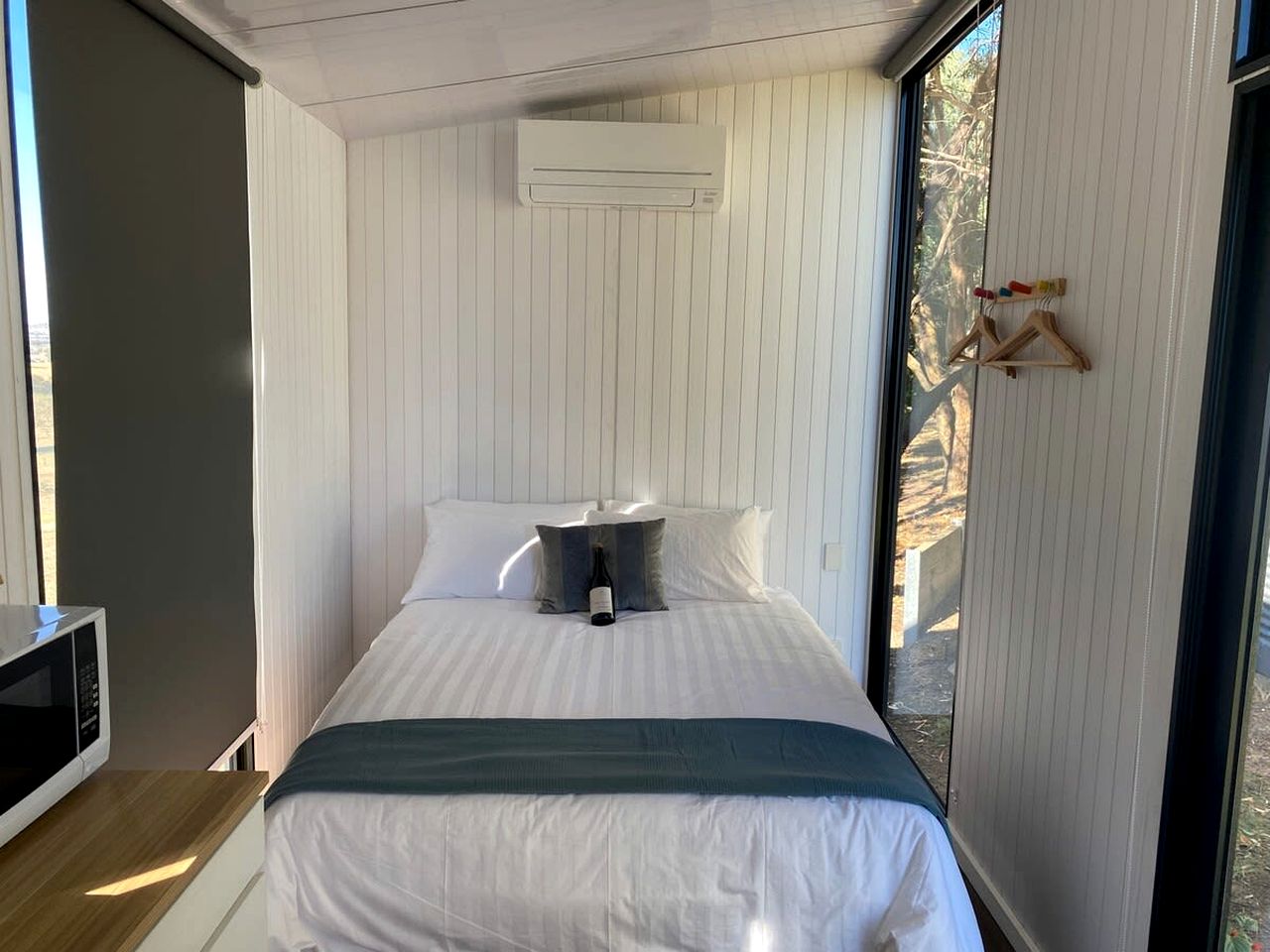 Stunning Tiny House with Fantastic Views in Osbornes Flat, Victoria