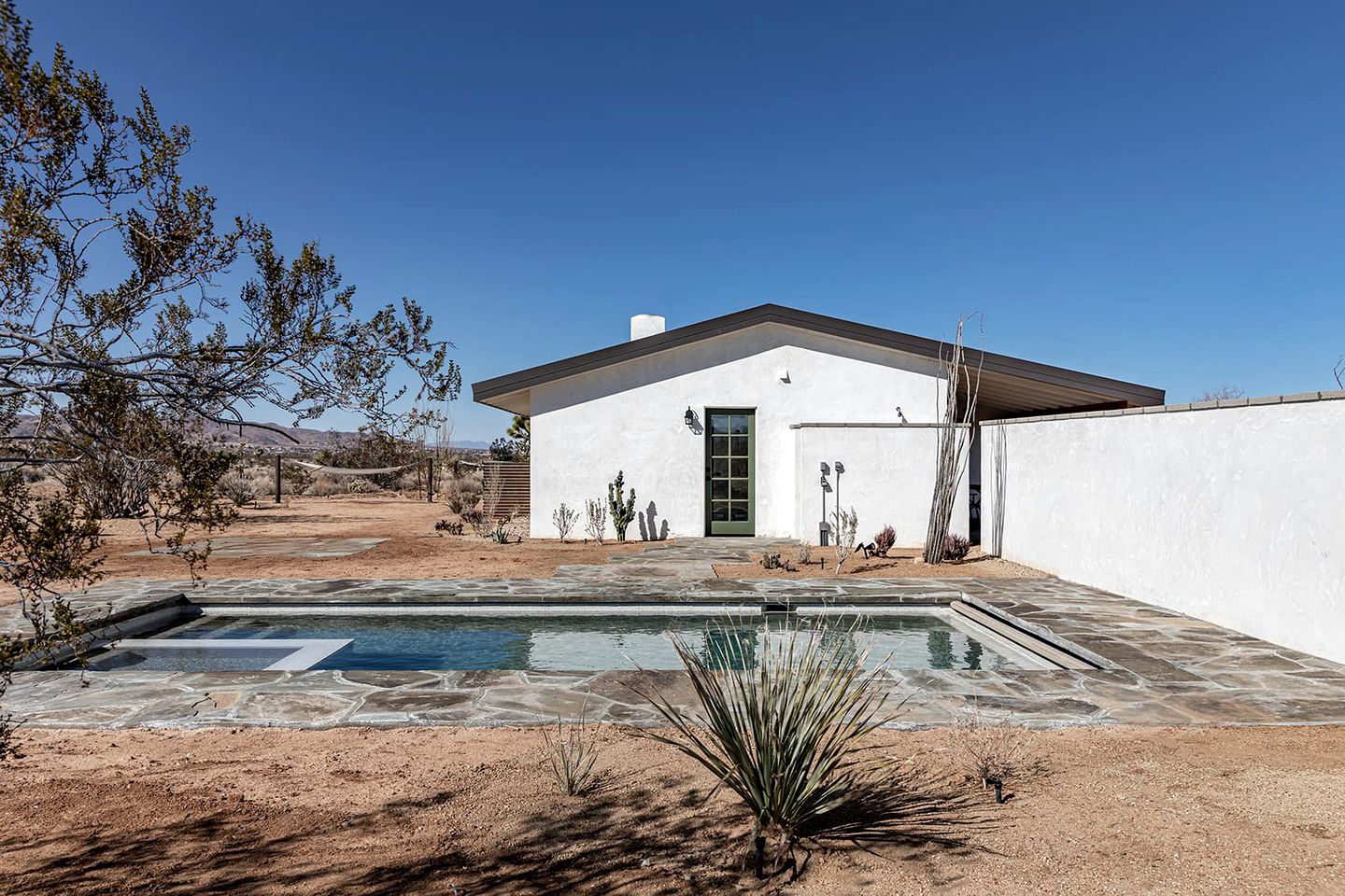 Stunning Cottage with Spa Pool and Fire Pit in Joshua Tree, California