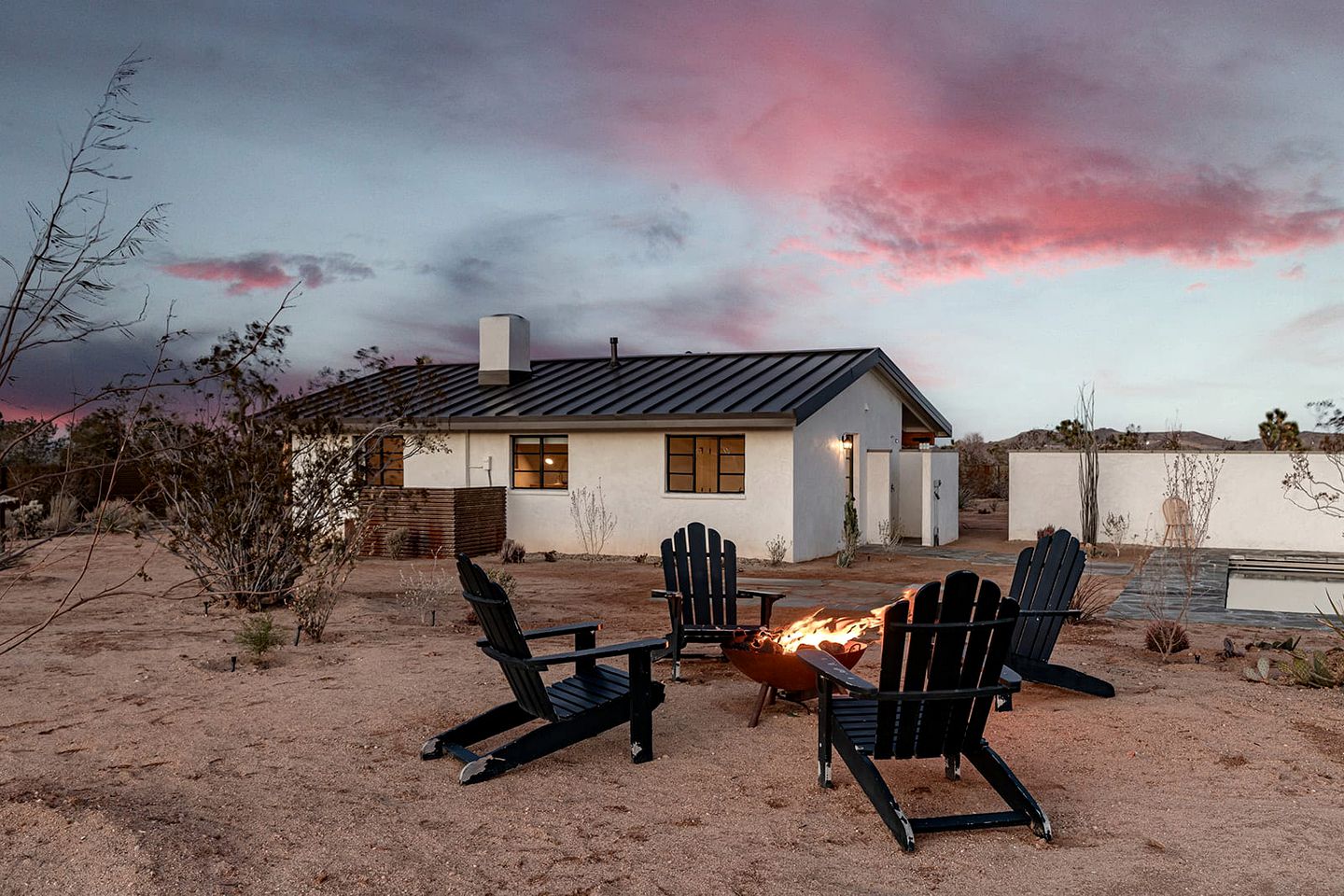 Stunning Cottage with Spa Pool and Fire Pit in Joshua Tree, California