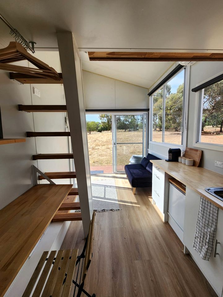 Charming Tiny House Overlooking the Table Top Mountains and Surrounded by Nature in Jindera, New South Wales