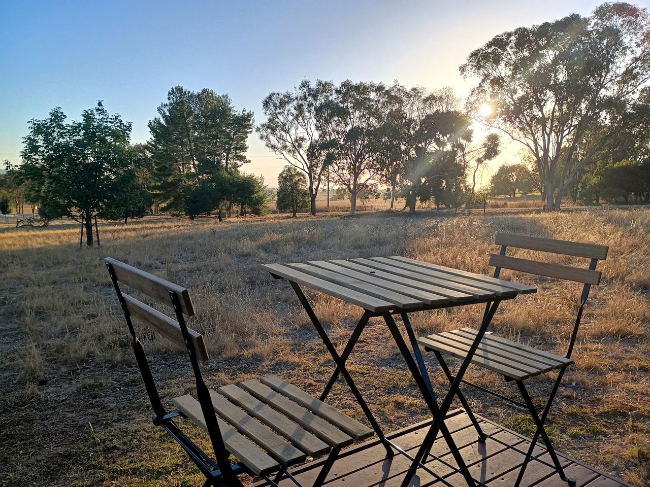 Charming Tiny House Overlooking the Table Top Mountains and Surrounded by Nature in Jindera, New South Wales