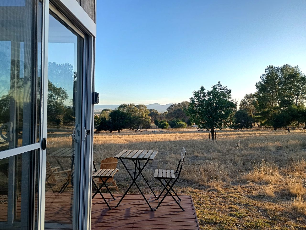 Charming Tiny House Overlooking the Table Top Mountains and Surrounded by Nature in Jindera, New South Wales