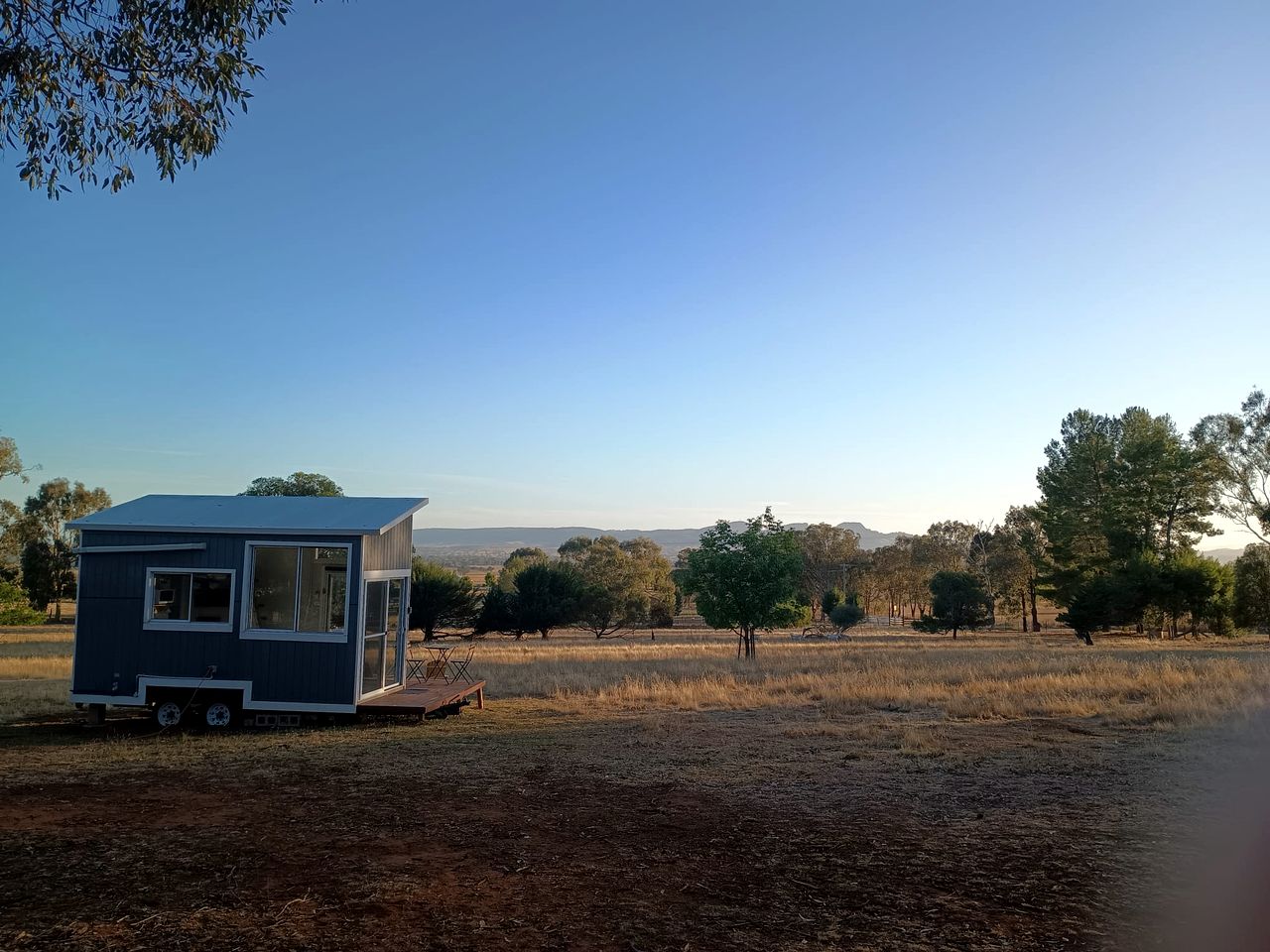 Charming Tiny House Overlooking the Table Top Mountains and Surrounded by Nature in Jindera, New South Wales